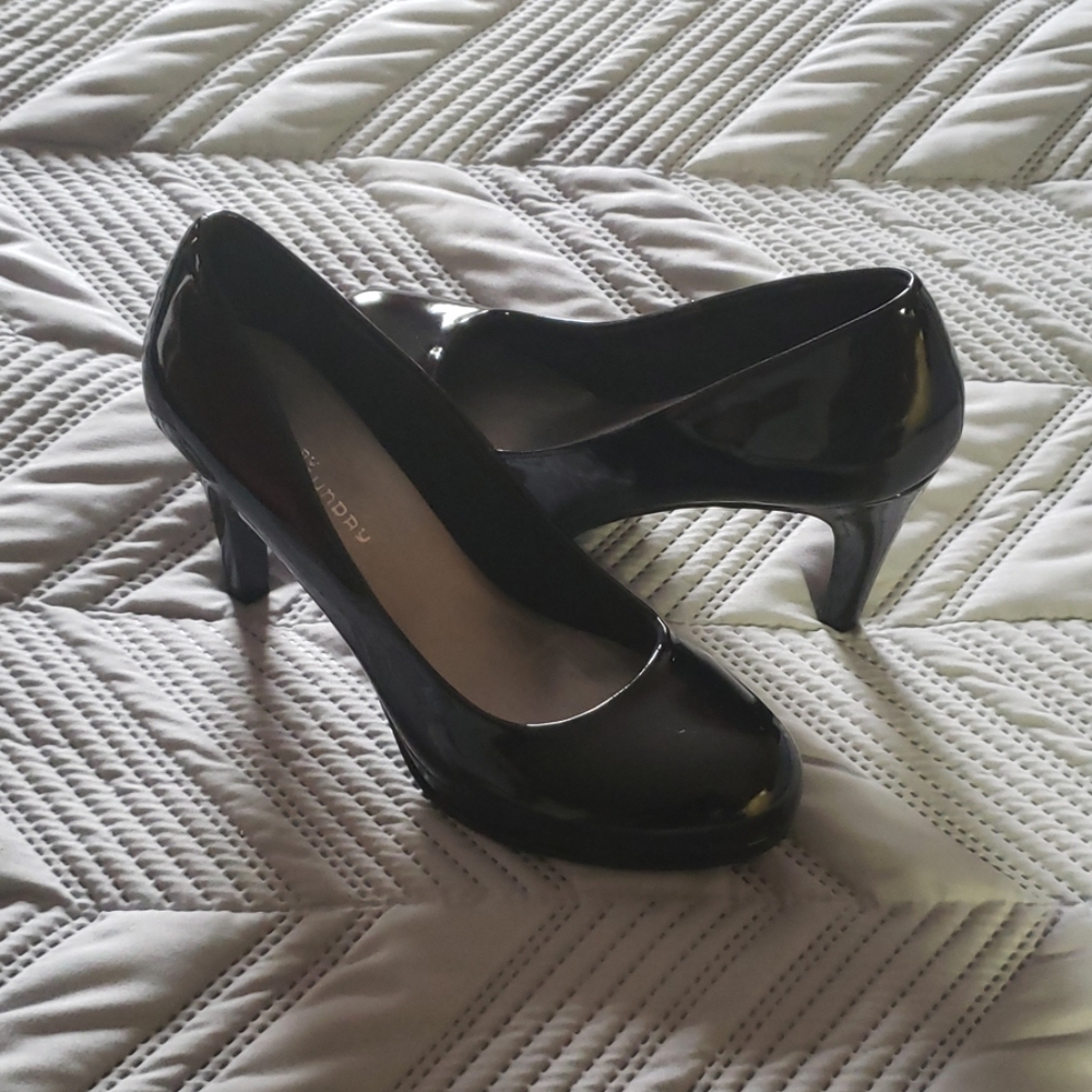 *Brand New* Cl by Laundry Pumps